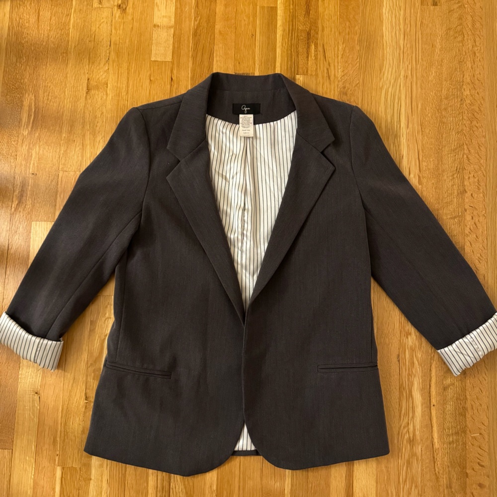 Aqua Women’s Gray Blazer with Striped Lining Size Medium